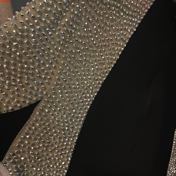 Beautiful Dress, Jersey Material- very forgiving :) - Picture 6 of 7